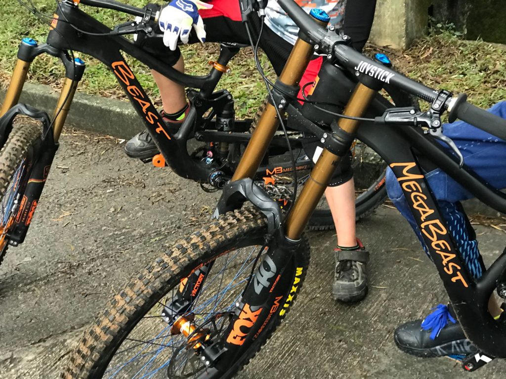 Full Suspension Downhill Mountain Bikes for Kids by MeekBoyz bikes